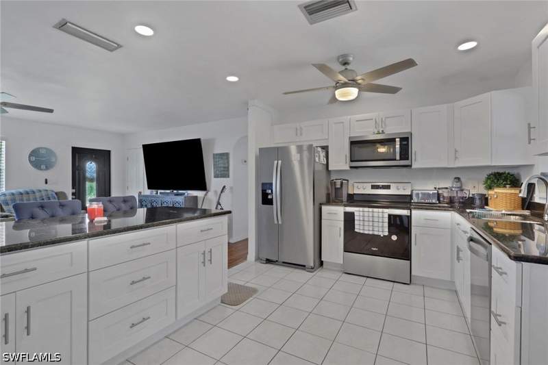 3 bedroom SingleFamilyResidence at 12213 De Moya Dr, Fort Myers Shores, Fort Myers — photo 4