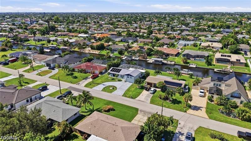 4 bedroom SingleFamilyResidence at 1421 SE 29th Ter, Cape Coral, Cape Coral — photo 4