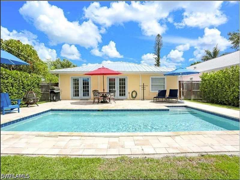 3 bedroom SingleFamilyResidence at 856 98th Ave N, Naples Park, Naples — photo 1