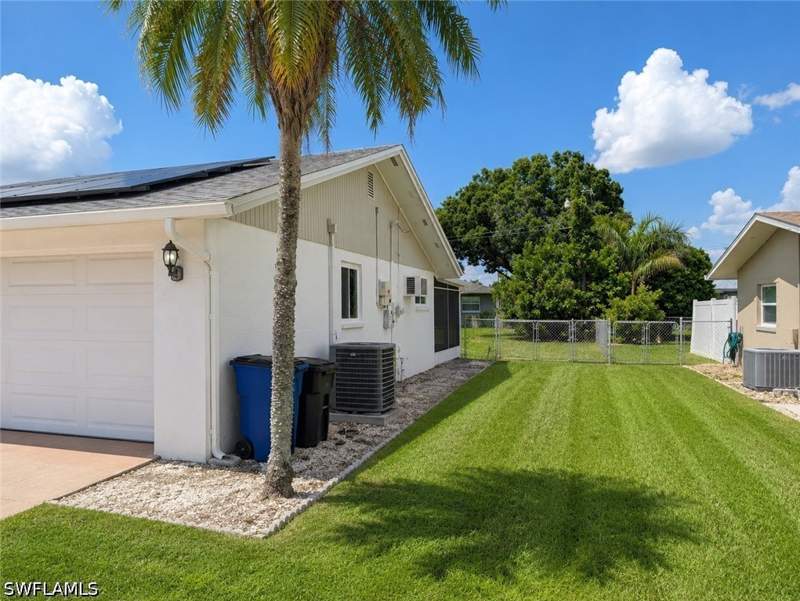 2 bedroom SingleFamilyResidence at 2137 Gorham Ave, Fort Myers Villas, Fort Myers — photo 2