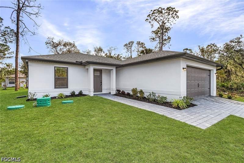 3 bedroom SingleFamilyResidence at 631 Tarapin Ave, Mirror Lakes, Lehigh Acres — photo 2