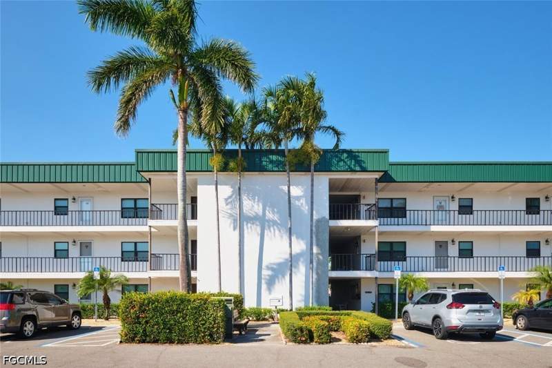2 bedroom Condominium at 1747 Pebble Beach Dr 302, Seven Lakes, Fort Myers — photo 2
