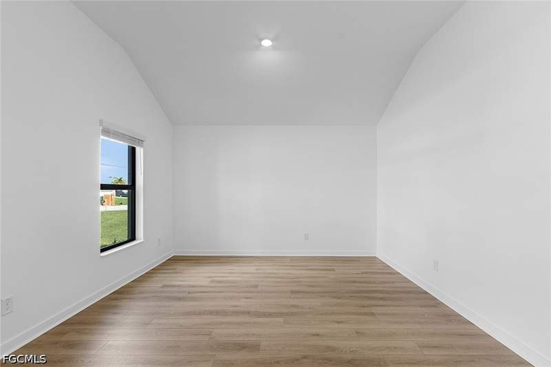 3 bedroom SingleFamilyResidence at 3105 45th St SW, Mirror Lakes, Lehigh Acres — photo 4