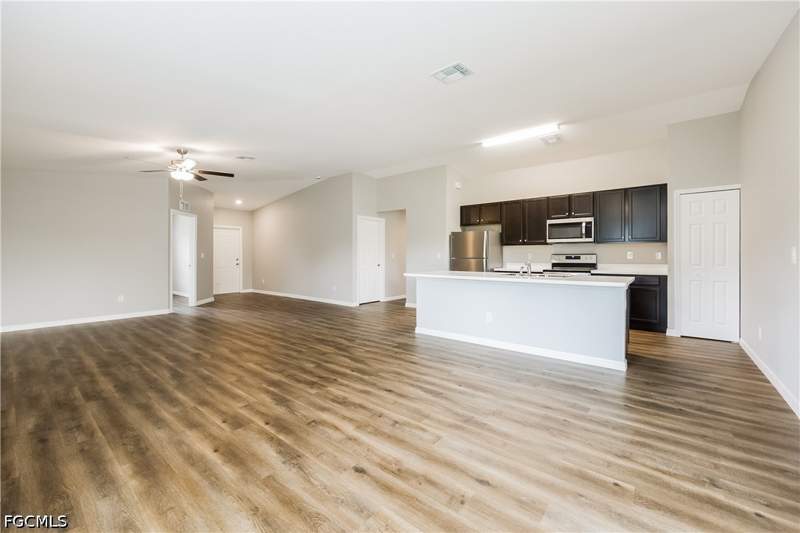 4 bedroom SingleFamilyResidence at 3107 14th St SW, Lehigh Acres, Lehigh Acres — photo 4