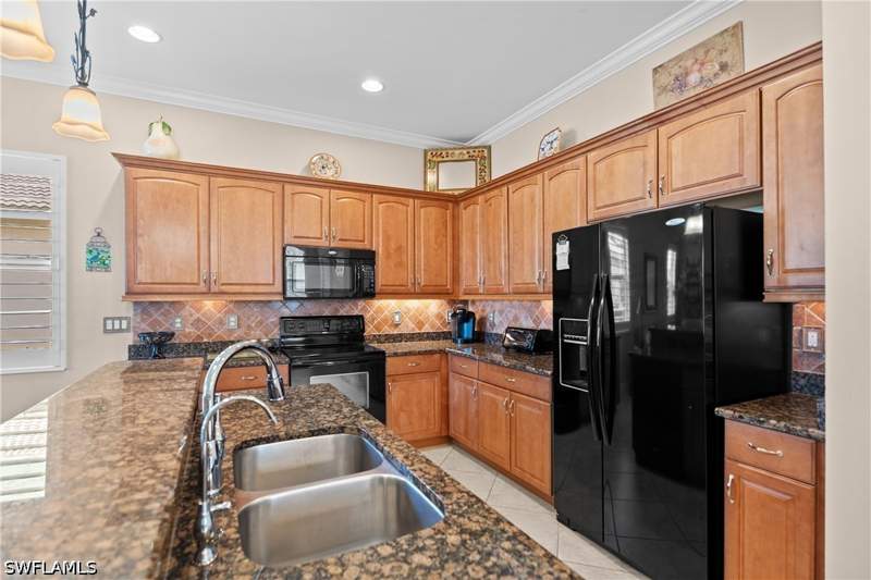 3 bedroom SingleFamilyResidence at 10428 Materita Dr, Materita, Fort Myers — photo 4