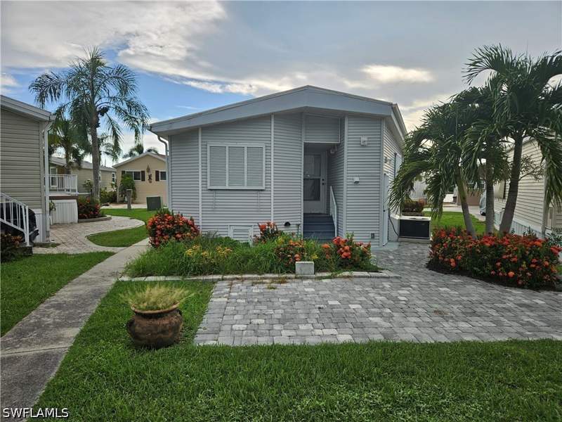 1 bedroom ManufacturedHome at 10818 Vireo Cir, Corkscrew Woodlands, Estero — photo 2