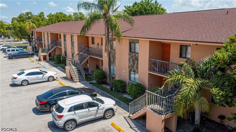 2 bedroom Condominium at 2700 Park Windsor Dr 713, Evanston Park Condo, Fort Myers — photo 2