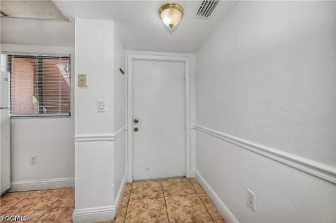 2700 Park Windsor Dr 713, Fort Myers FL - photo 8 of 40