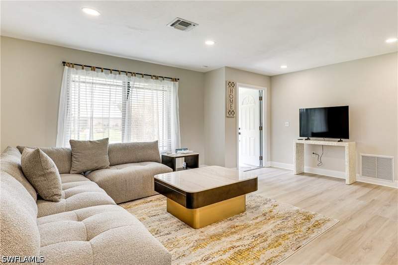 3 bedroom SingleFamilyResidence at 6030 Perthshire Ln, Island Park Woodlands, Fort Myers — photo 5