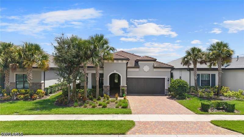 3 bedroom SingleFamilyResidence at 9811 Everglades Dr, Greyhawk At Golf Club Of The Everglades, Naples — photo 2