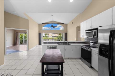 12641 Eagle Pointe Cir, Fort Myers FL - photo 12 of 42