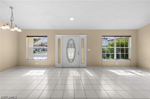 12641 Eagle Pointe Cir, Fort Myers FL - photo 7 of 42