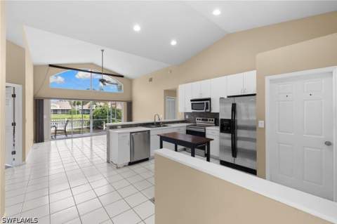 12641 Eagle Pointe Cir, Fort Myers FL - photo 8 of 42