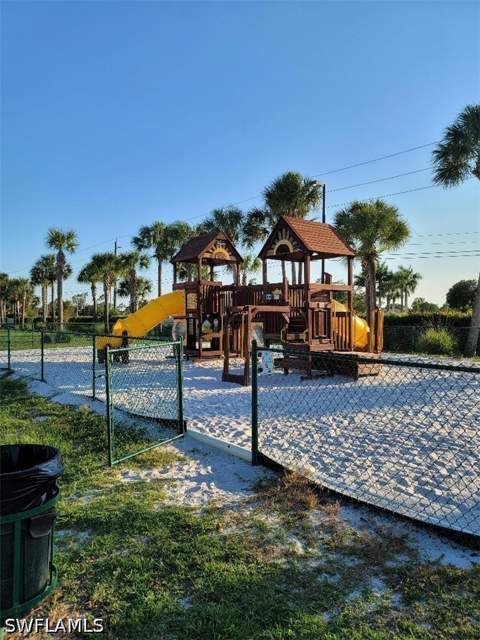 190 Santa Clara Dr 190-4, Naples FL - photo 16 of 25