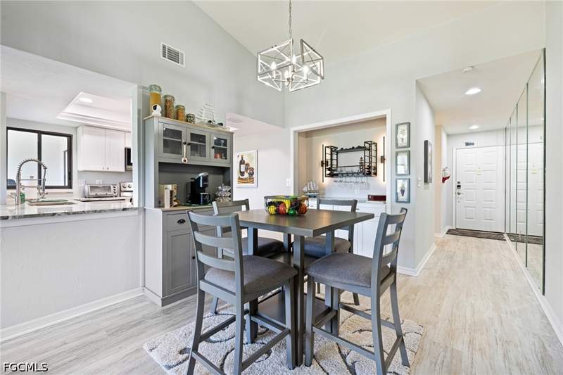 2 bedroom Condominium at 5805 Trailwinds Dr 326, Oakmont Village, Fort Myers — photo 2
