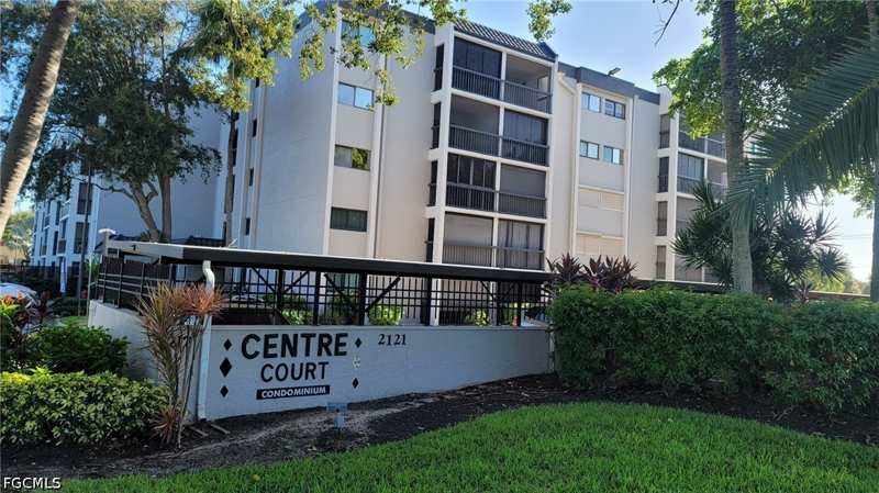 2 bedroom Condominium at 2121 Collier Ave E 316, Centre Court Condo, Fort Myers — photo 1