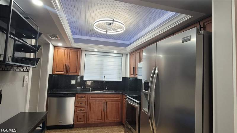 2 bedroom Condominium at 2121 Collier Ave E 316, Centre Court Condo, Fort Myers — photo 2