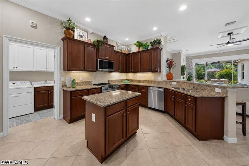 3 bedroom Attached at 11273 Suffield St, Bridgetown, Fort Myers — photo 3