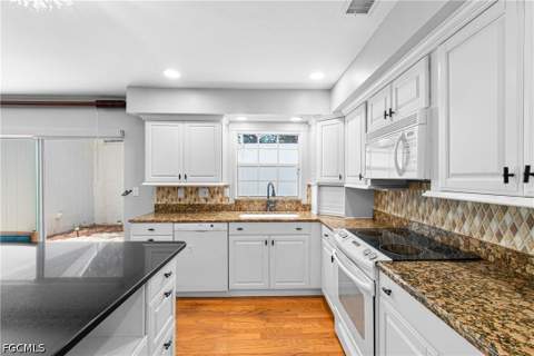 13711 Raleigh Ln 7, Fort Myers FL - photo 17 of 46