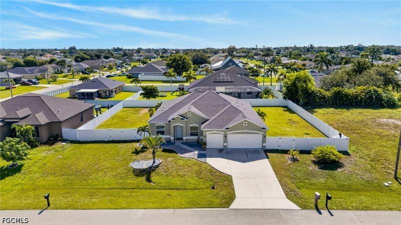 4 bedroom SingleFamilyResidence at 1623 SW 19th Pl, Cape Coral, Cape Coral — photo 2