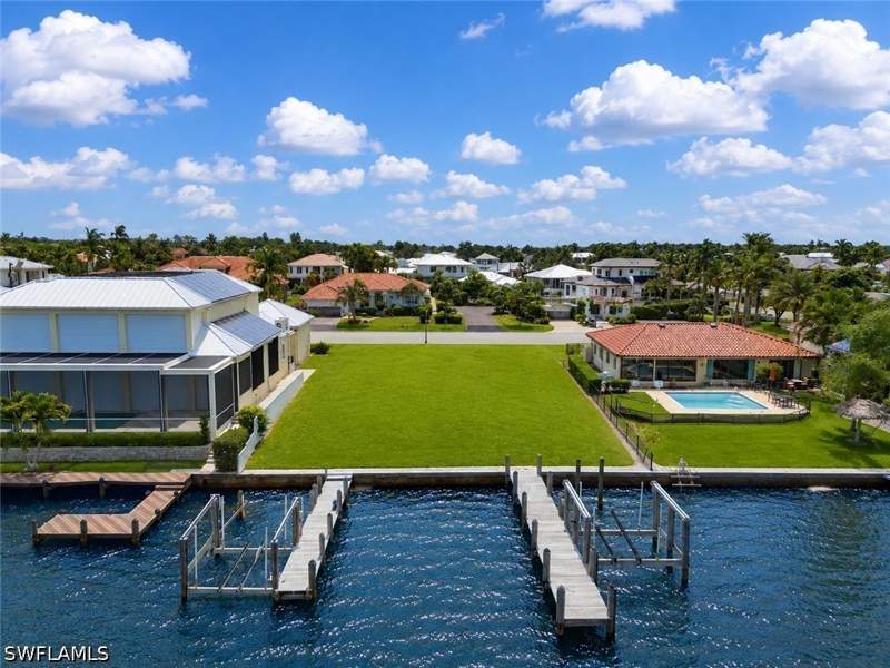 4 bedroom SingleFamilyResidence at 1535 Dolphin Ln, Royal Harbor, Naples — photo 2