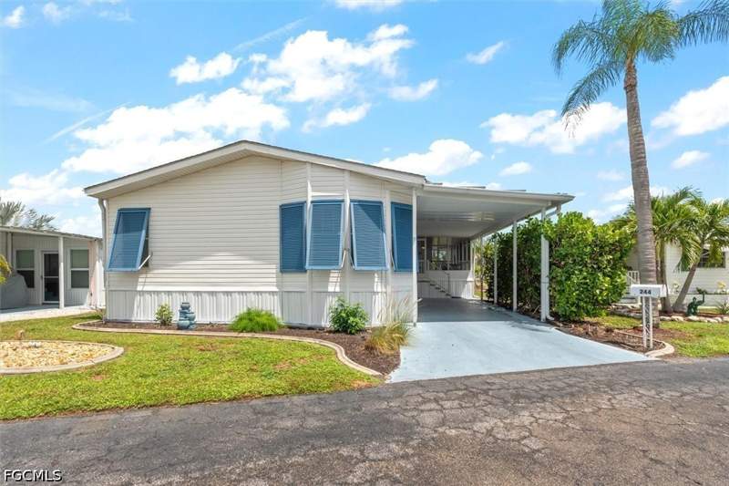 3 bedroom ManufacturedHome at 244 Daisy Ave, Thunderbird Mobile Homes, Fort Myers — photo 2