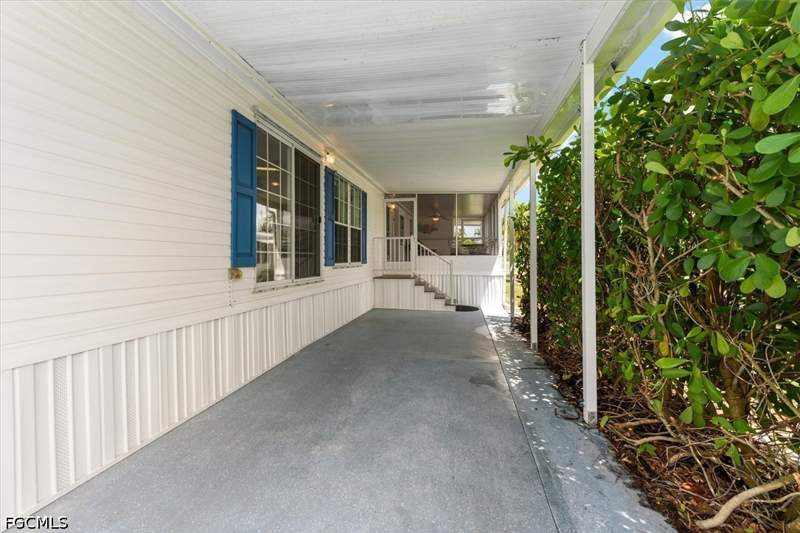 3 bedroom ManufacturedHome at 244 Daisy Ave, Thunderbird Mobile Homes, Fort Myers — photo 3