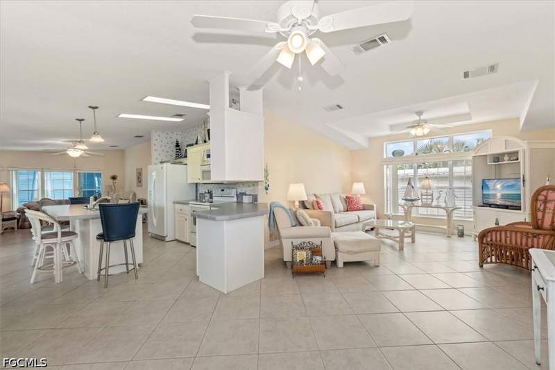 3 bedroom ManufacturedHome at 244 Daisy Ave, Thunderbird Mobile Homes, Fort Myers — photo 5