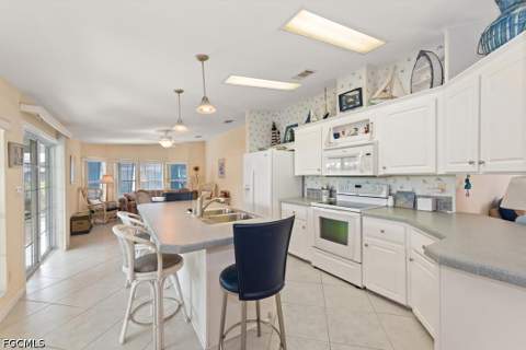 244 Daisy Ave, Fort Myers FL - photo 6 of 40
