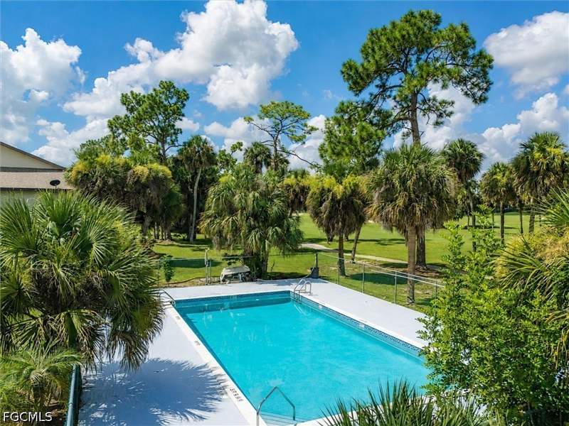2 bedroom Condominium at 2221 E 5th St 21, Lake Camille Condo, Lehigh Acres — photo 2