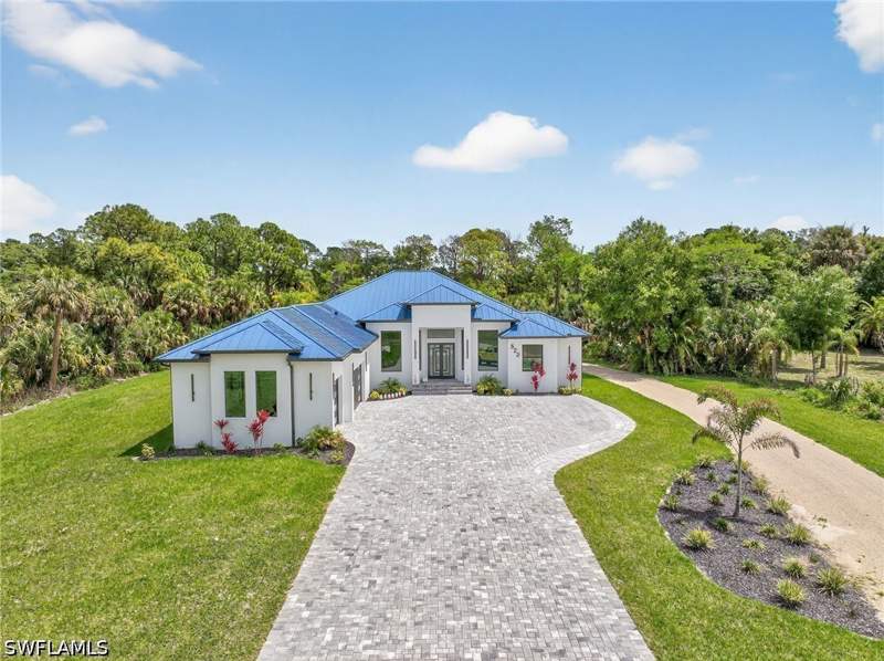 5 bedroom SingleFamilyResidence at 522 17th St SW, Golden Gate Estates, Naples — photo 2