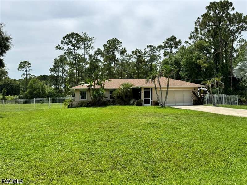 3 bedroom SingleFamilyResidence at 13 Wellington Ave, Lehigh Acres, Lehigh Acres — photo 1