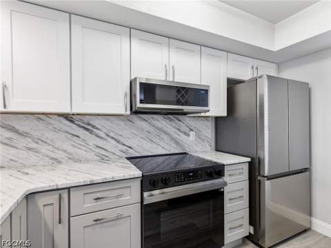 5471 Peppertree Dr 7, Fort Myers FL - photo 14 of 36