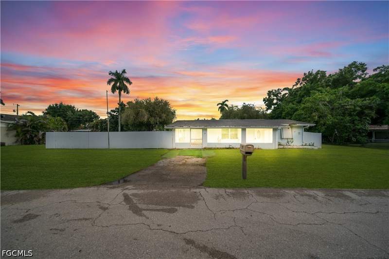 2 bedroom SingleFamilyResidence at 77 Glenmont DR W, NORTH FORT MYERS, North Fort Myers — photo 1