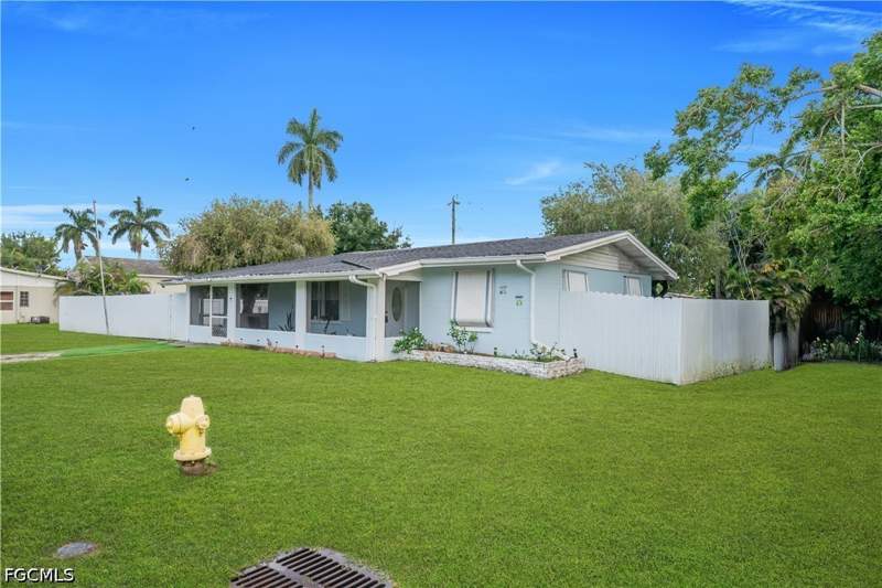 2 bedroom SingleFamilyResidence at 77 Glenmont DR W, NORTH FORT MYERS, North Fort Myers — photo 2
