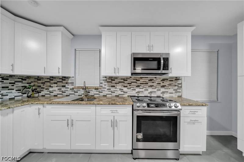 2 bedroom SingleFamilyResidence at 77 Glenmont DR W, NORTH FORT MYERS, North Fort Myers — photo 3