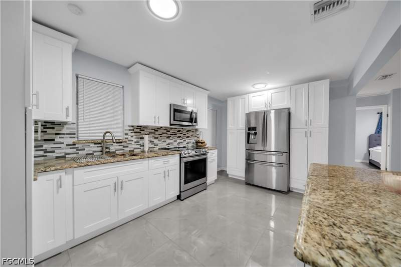 2 bedroom SingleFamilyResidence at 77 Glenmont DR W, NORTH FORT MYERS, North Fort Myers — photo 5