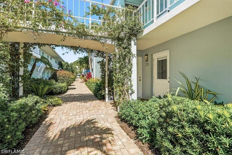 2 bedroom Condominium at 653 12th Ave S 653, Everglades Club, Naples — photo 4