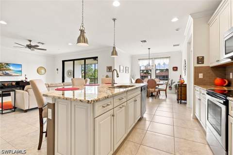 15157 Palmer Lake Cir 202, Naples FL - photo 10 of 35