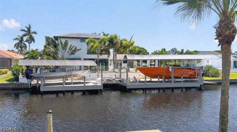 4 bedroom SingleFamilyResidence at 1021 Wittman Dr, Town And River, Fort Myers — photo 3