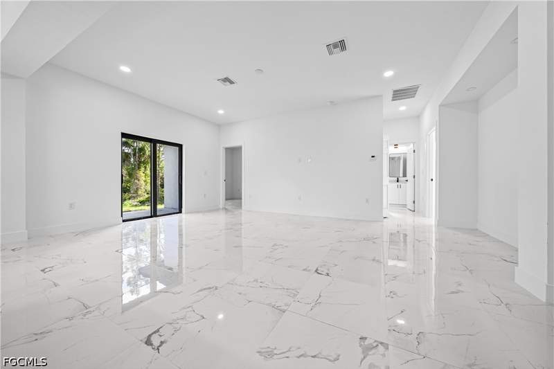 3 bedroom SingleFamilyResidence at 2810 73rd St W, Lehigh Acres, Lehigh Acres — photo 5