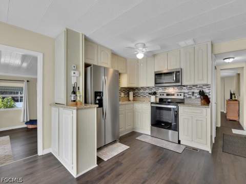 37 Channel Ln, Fort Myers FL - photo 9 of 42