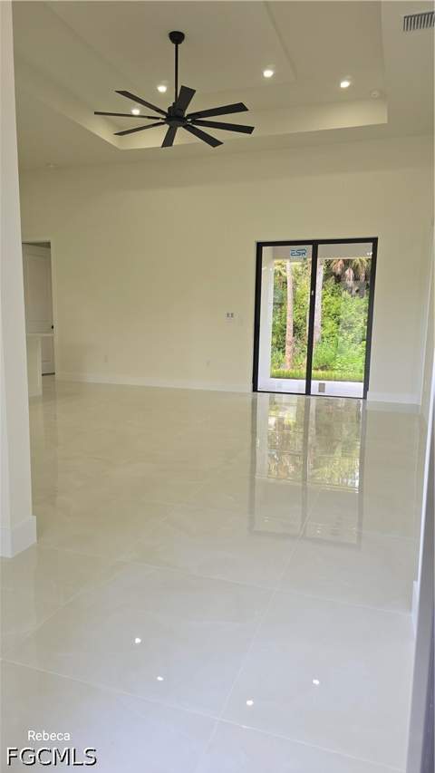 580 Woodview Dr, Lehigh Acres FL - photo 7 of 37