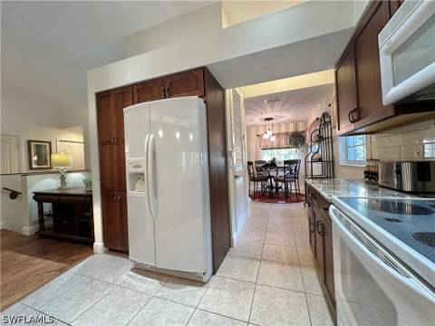 354 Dover Pl 202, Naples FL - photo 7 of 42