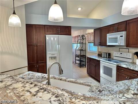 354 Dover Pl 202, Naples FL - photo 9 of 42