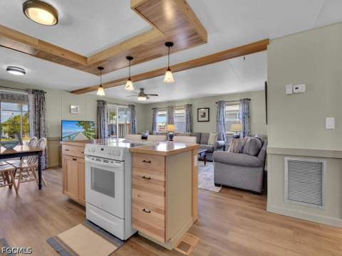 300 Shoreland Dr, Fort Myers FL - photo 8 of 30