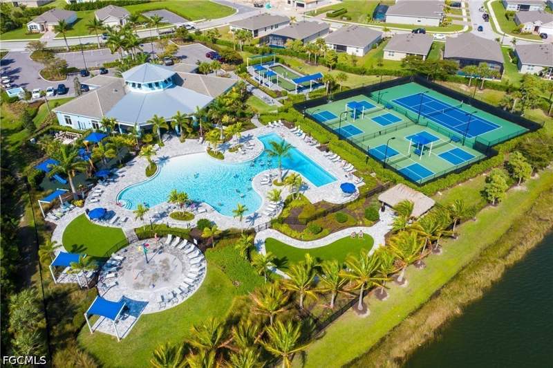 3 bedroom SingleFamilyResidence at 3286 Baravaldo Cir, Entrada, Cape Coral — photo 2