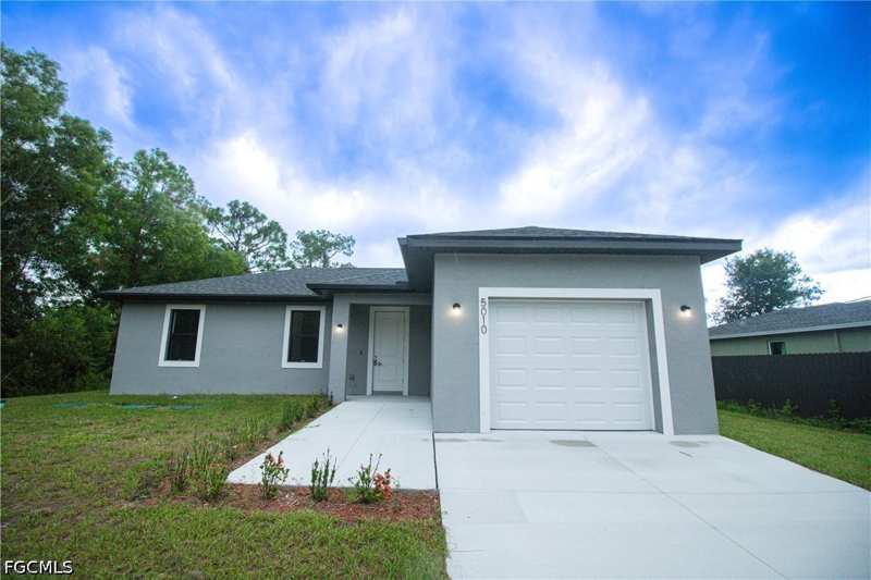 3 bedroom SingleFamilyResidence at 5010 Day Ln, Port Labelle, Labelle — photo 1