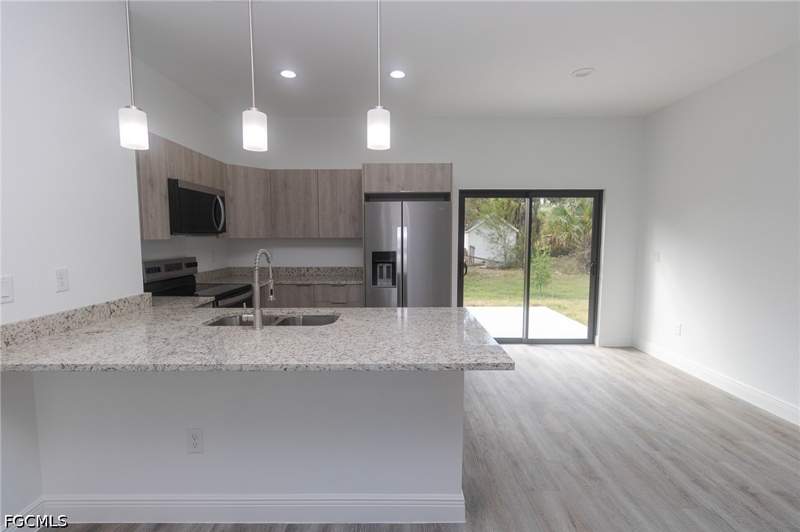 3 bedroom SingleFamilyResidence at 8038 Rolling Cir, Port Labelle, Labelle — photo 2
