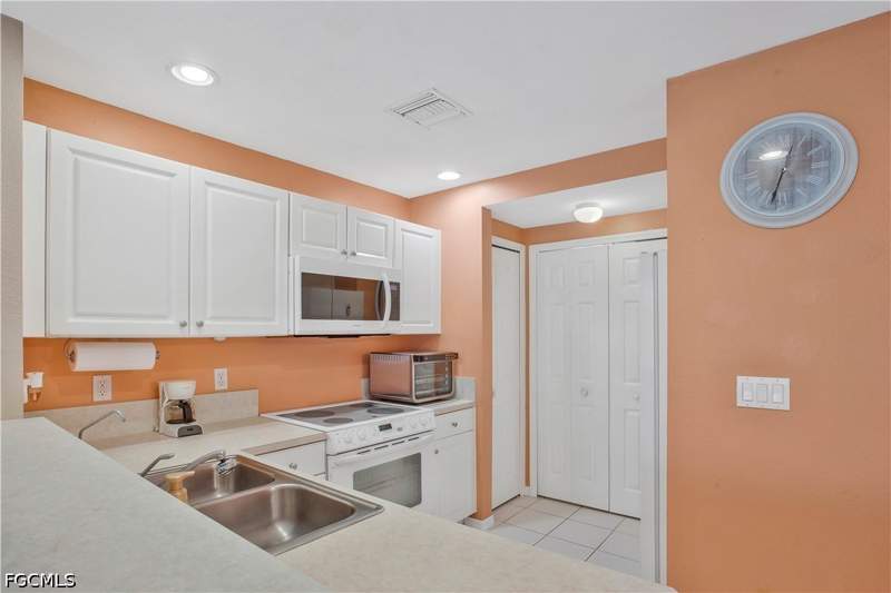 3 bedroom Condominium at 4219 Liron Ave 103, Liron Place, Fort Myers — photo 4